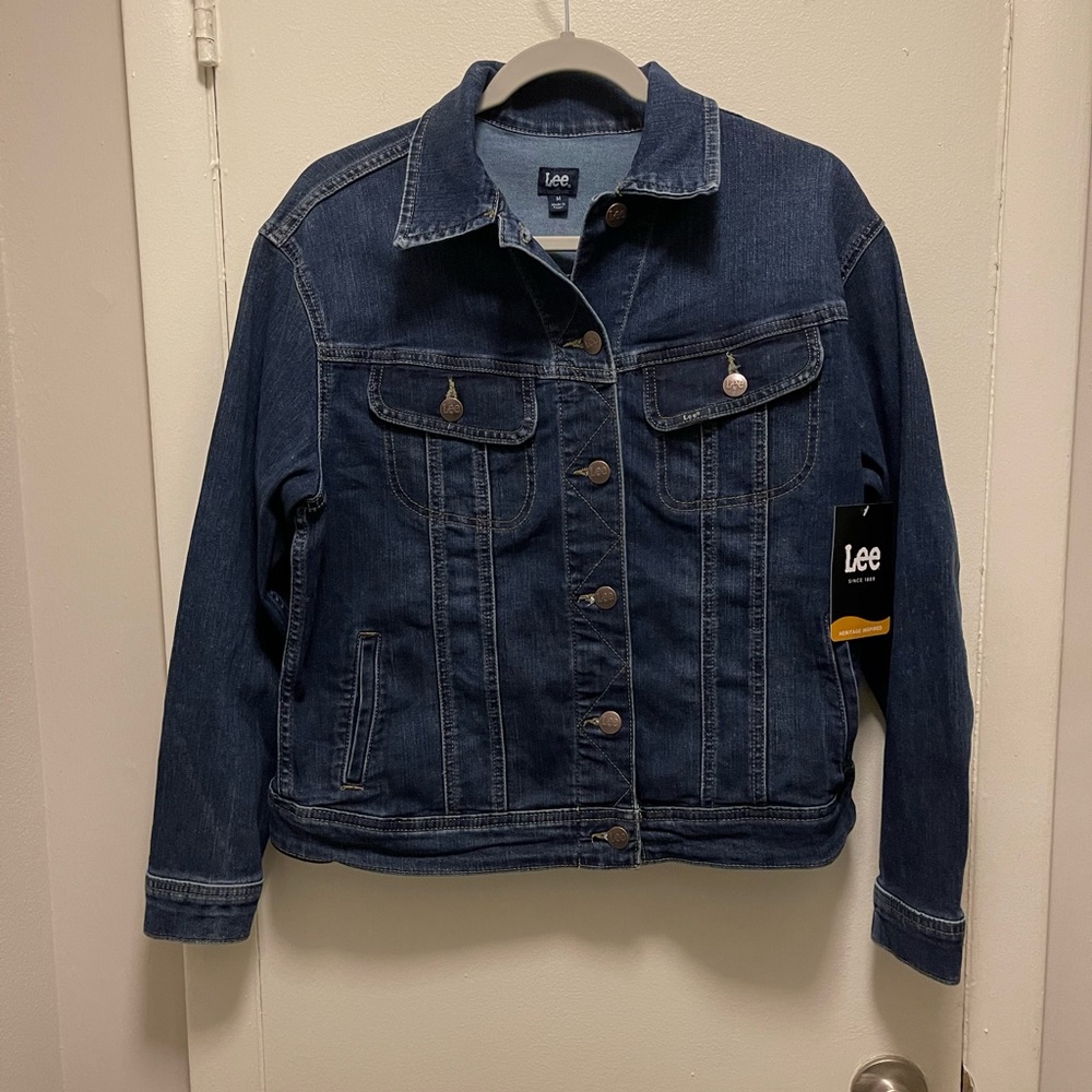 NWT Lee Size M Dark Wash Denim Jacket W/ Pockets